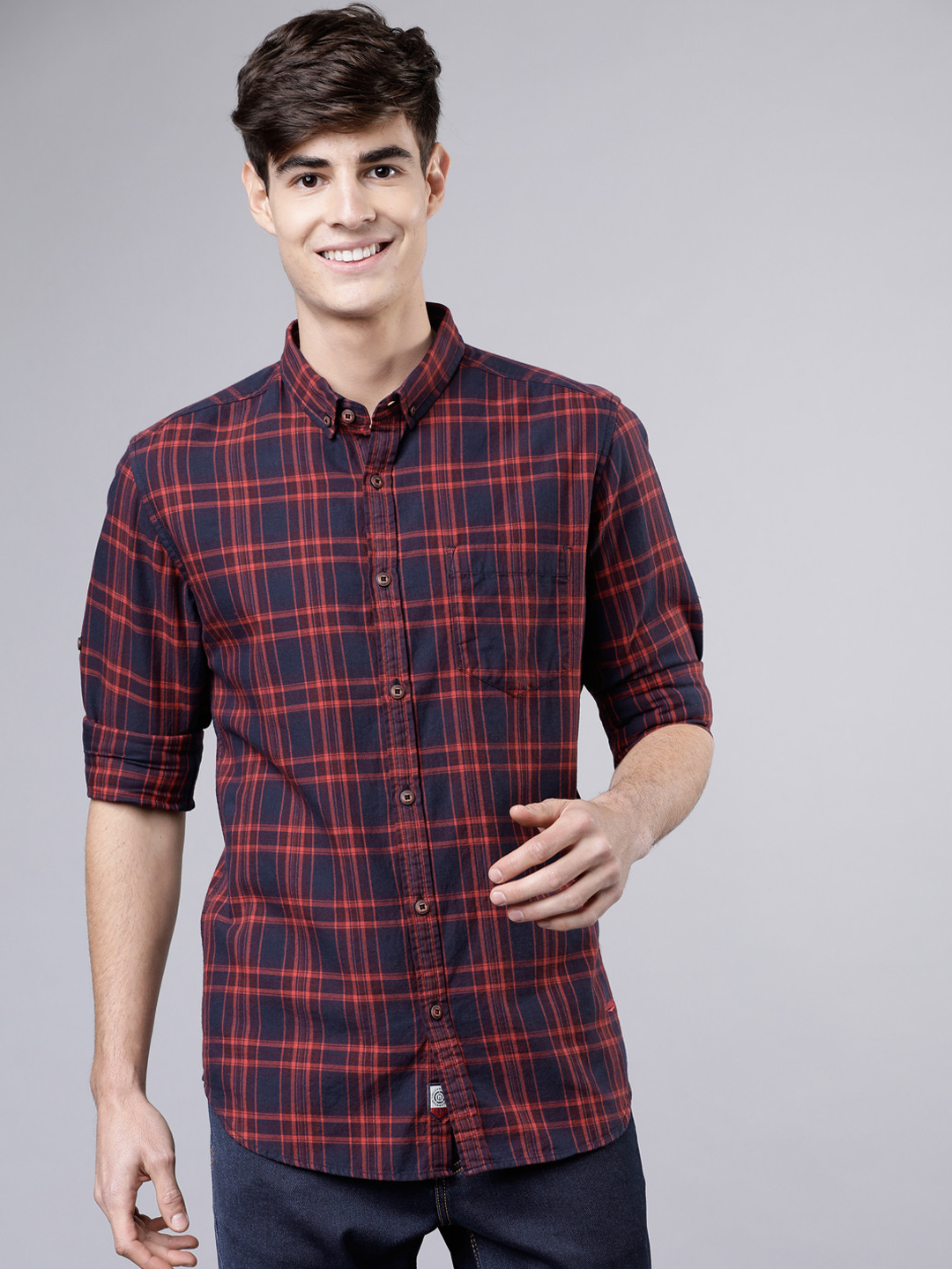 

LOCOMOTIVE Men Red & Navy Blue Slim Fit Checked Casual Shirt
