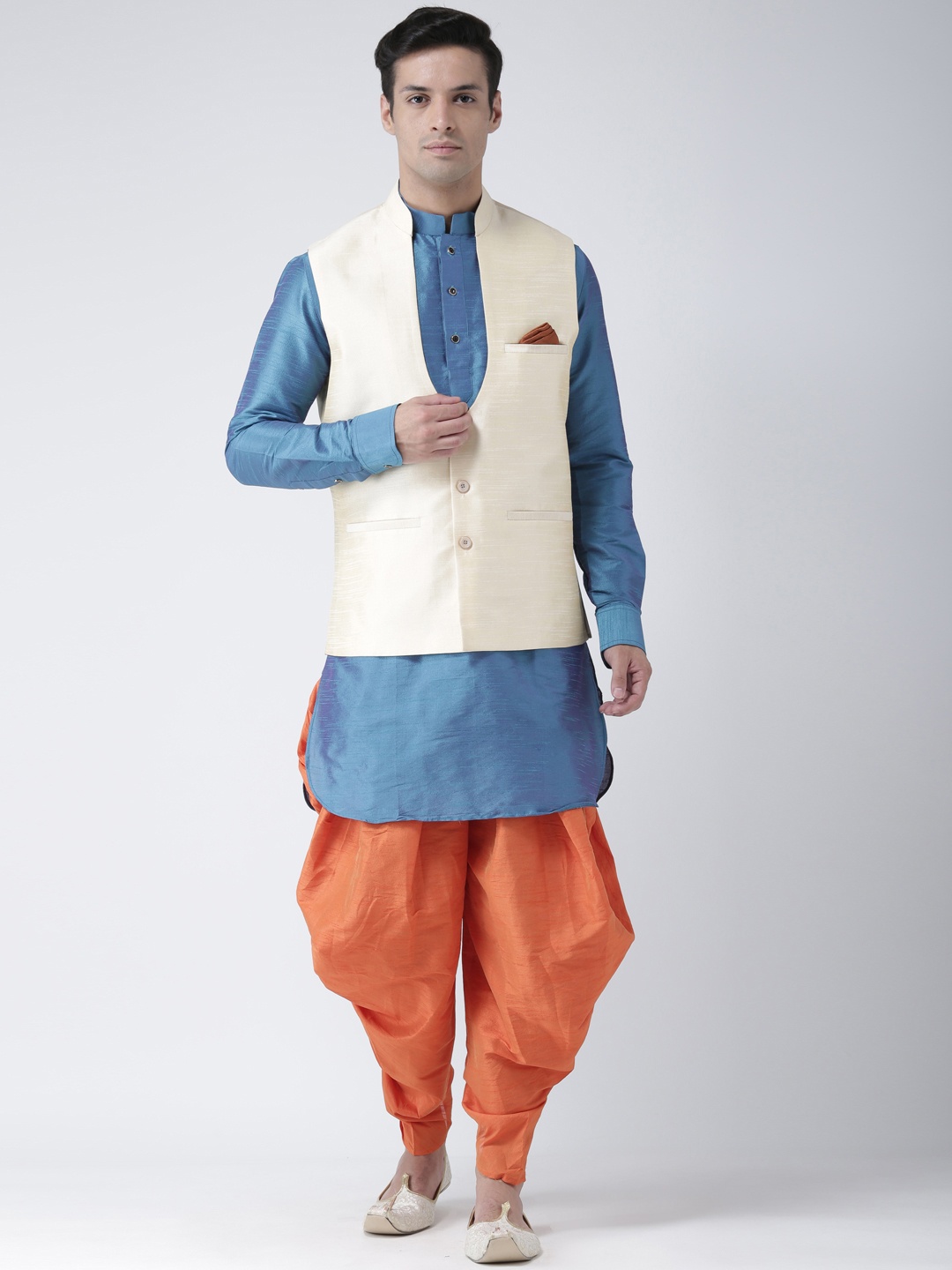 

DEYANN Men Cream-Coloured & Blue Solid Kurta with Patiala