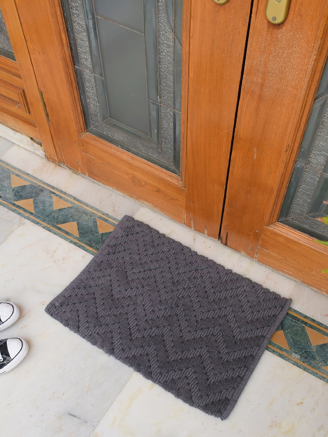 

Avira Home Grey Rectangular 1900 GSM Chevron Woven Rug