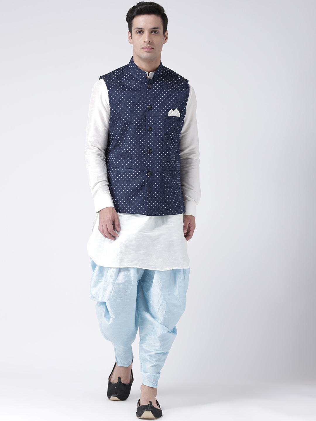 

DEYANN Men Off-White & Blue Solid Kurta with Patiala