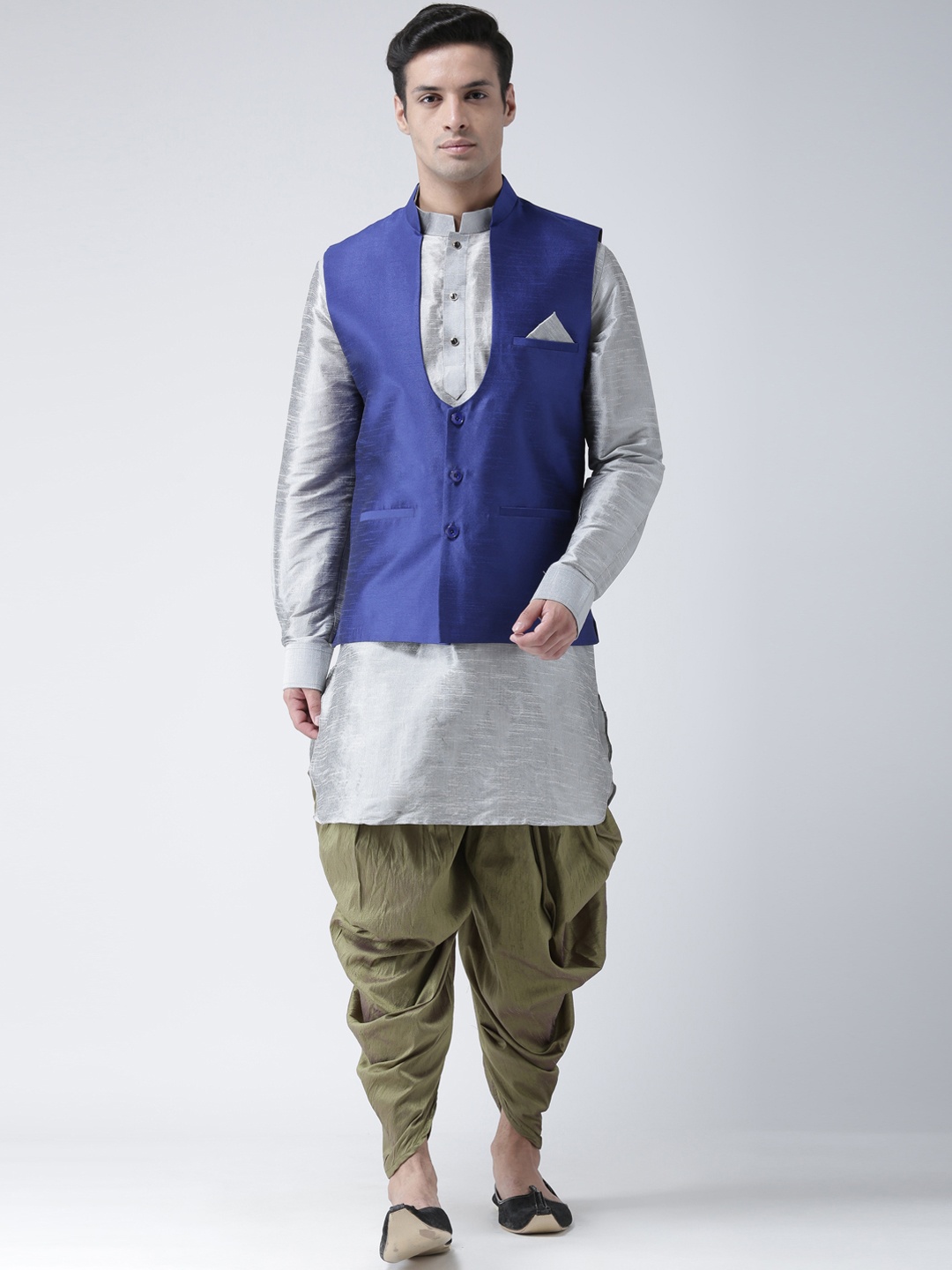 

DEYANN Men Silver-Coloured & Olive Green Solid Kurta with Patiala & Nehru Jacket