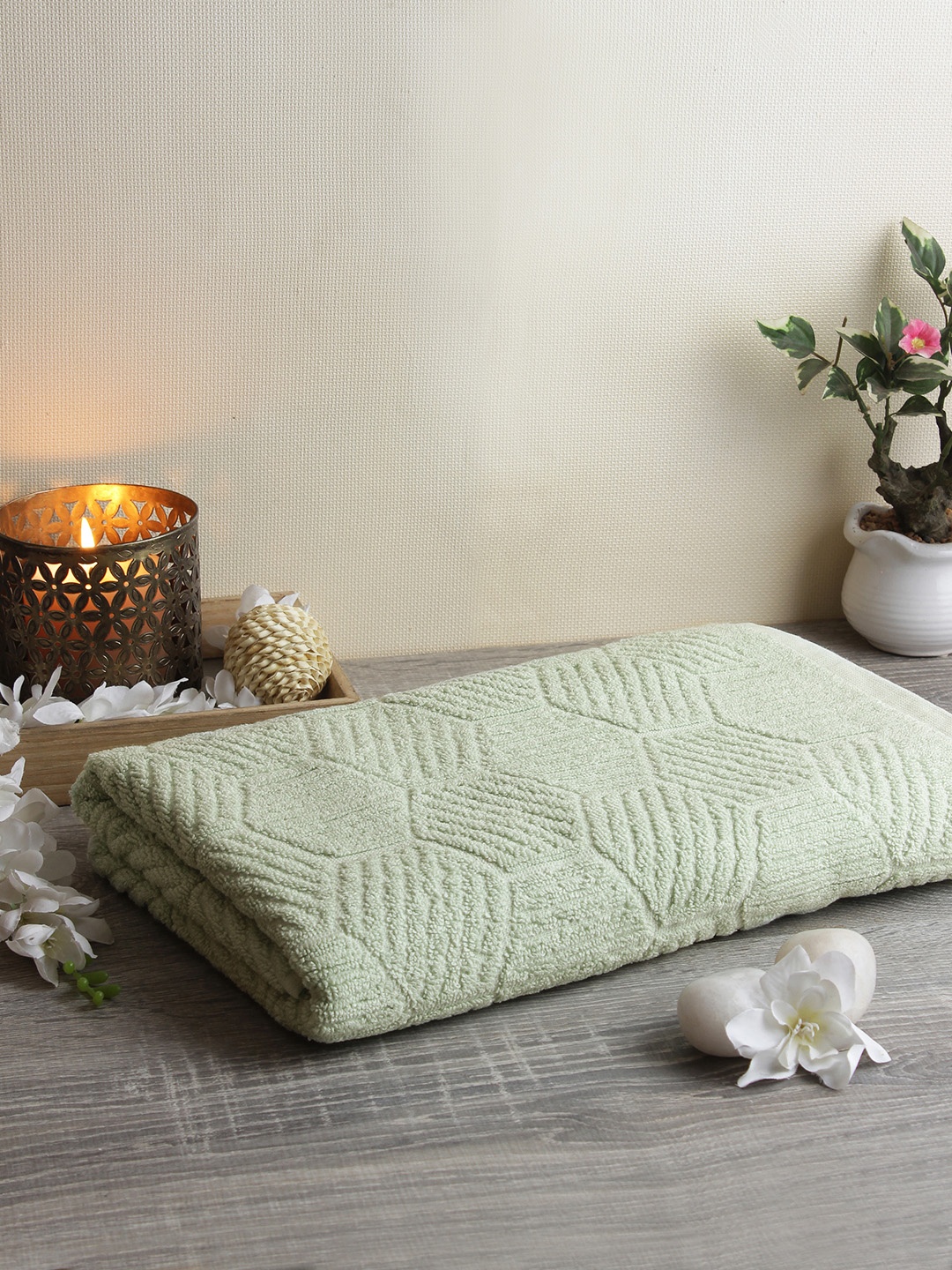 

Softweave Men Green Geometric Patterned 450 GSM Bath Towel