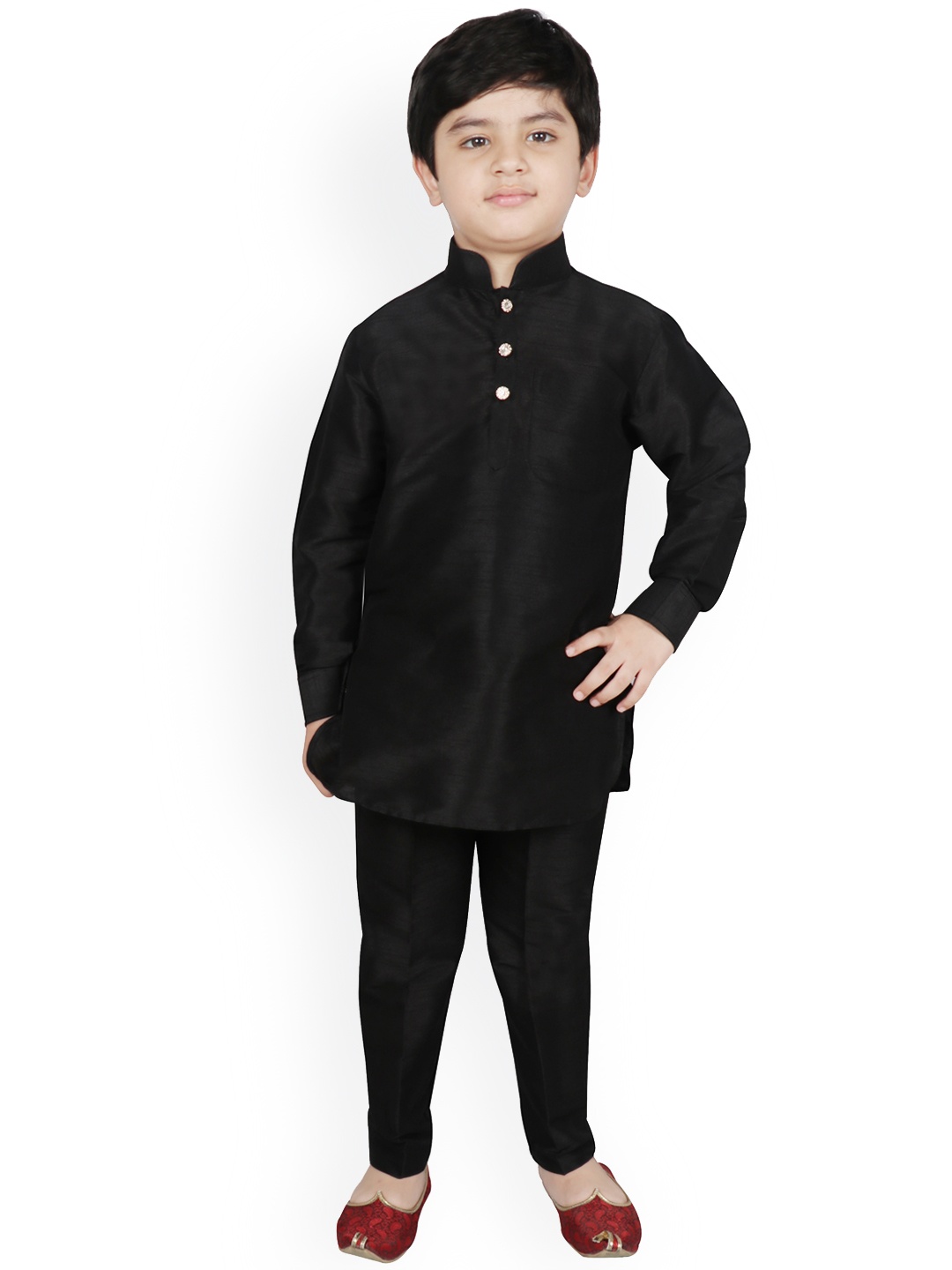 

SG YUVRAJ Boys Black Solid Kurta with Trousers
