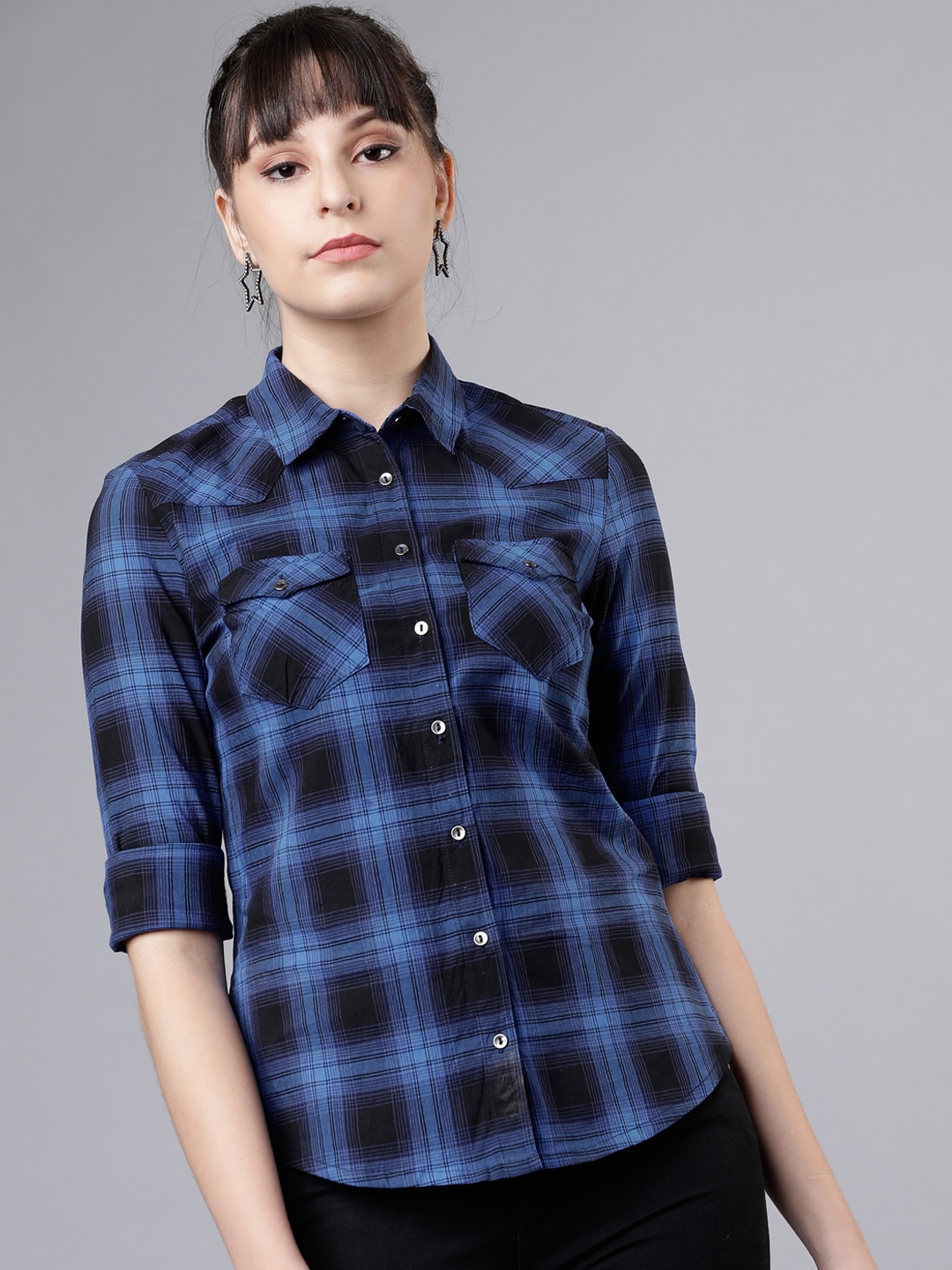 

Tokyo Talkies Women Blue & Black Regular Fit Checked Casual Shirt