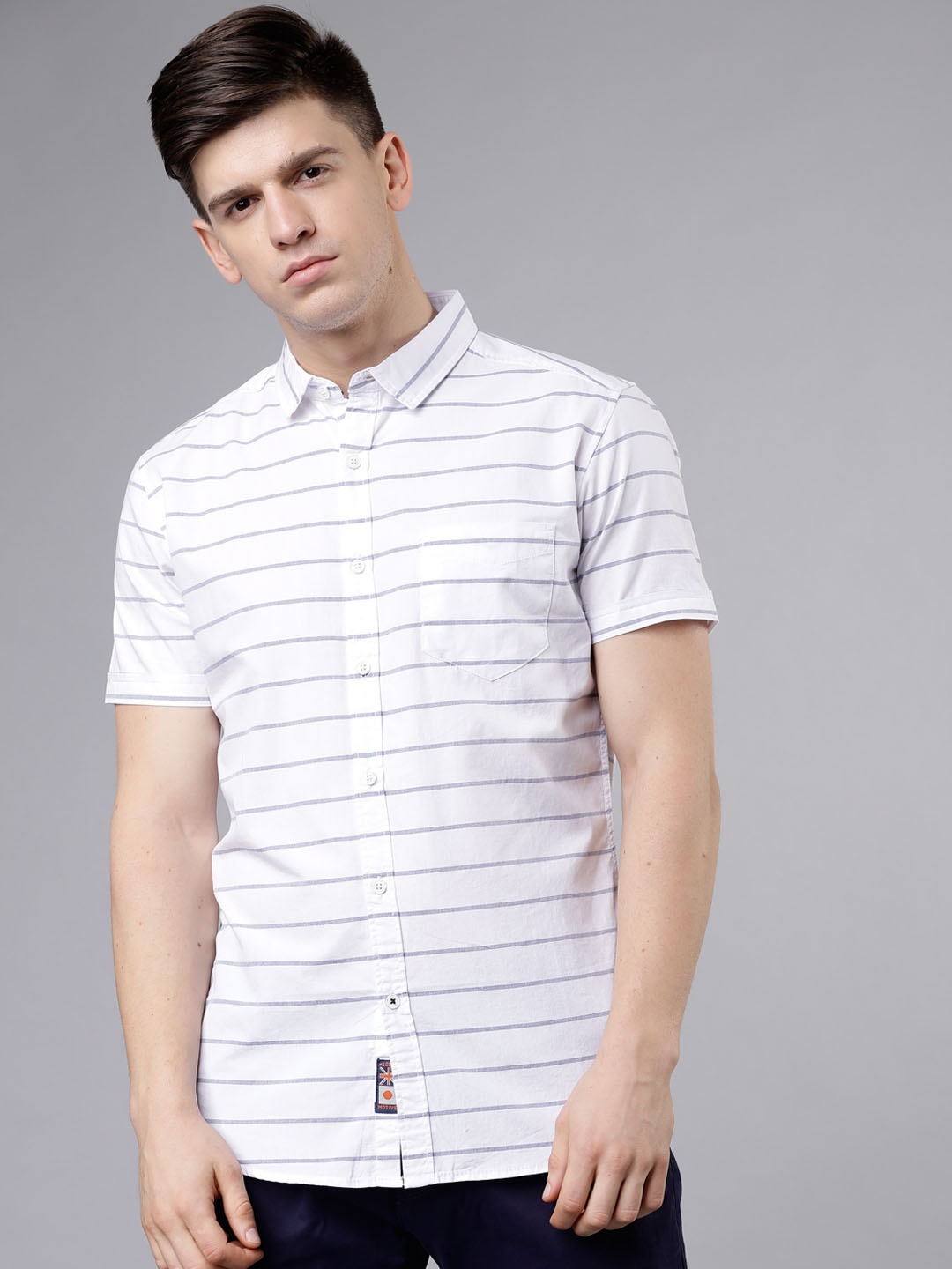 

LOCOMOTIVE Men White & Blue Slim Fit Striped Casual Shirt