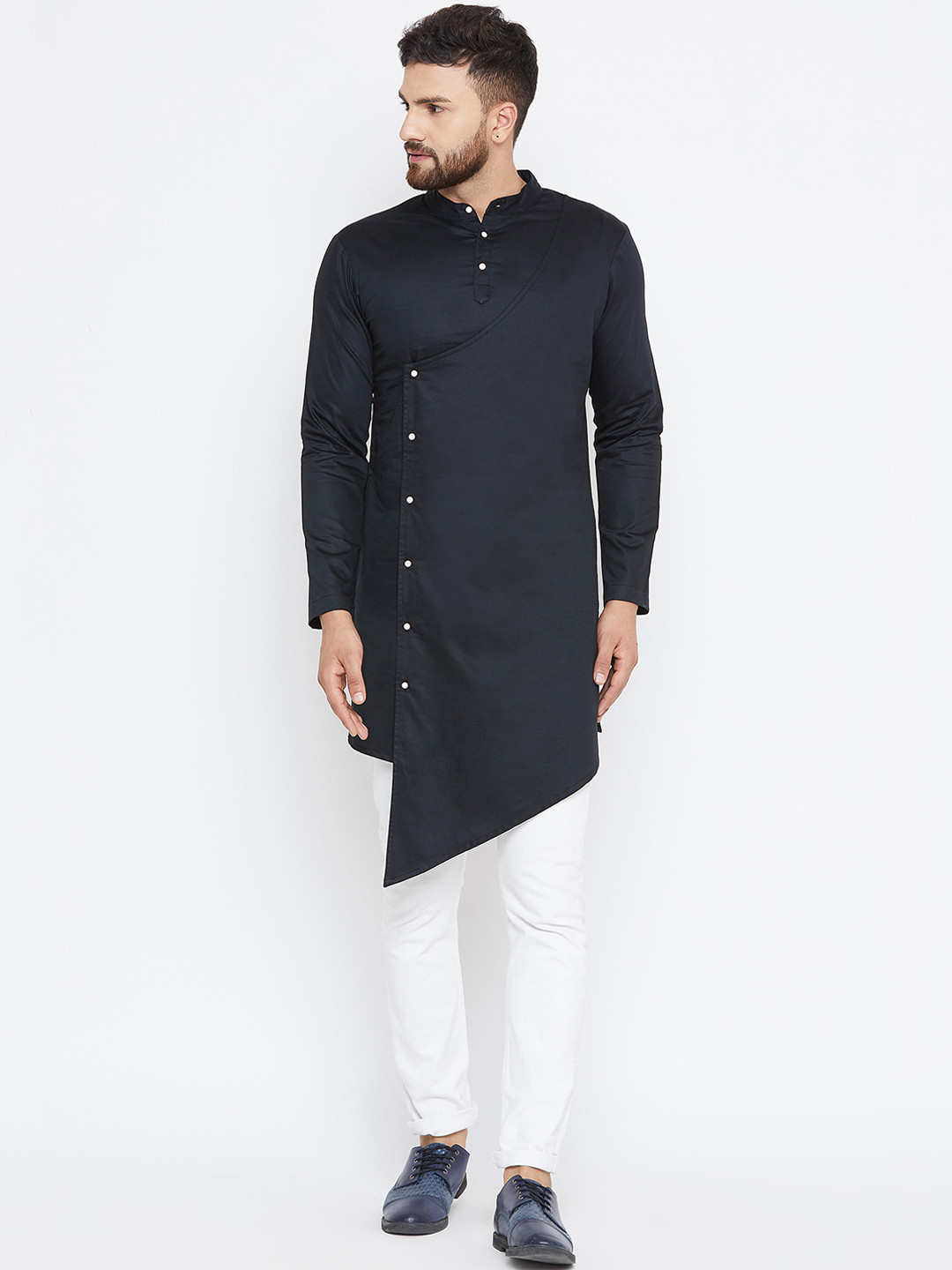 

Hypernation Men Black Solid Straight Kurta