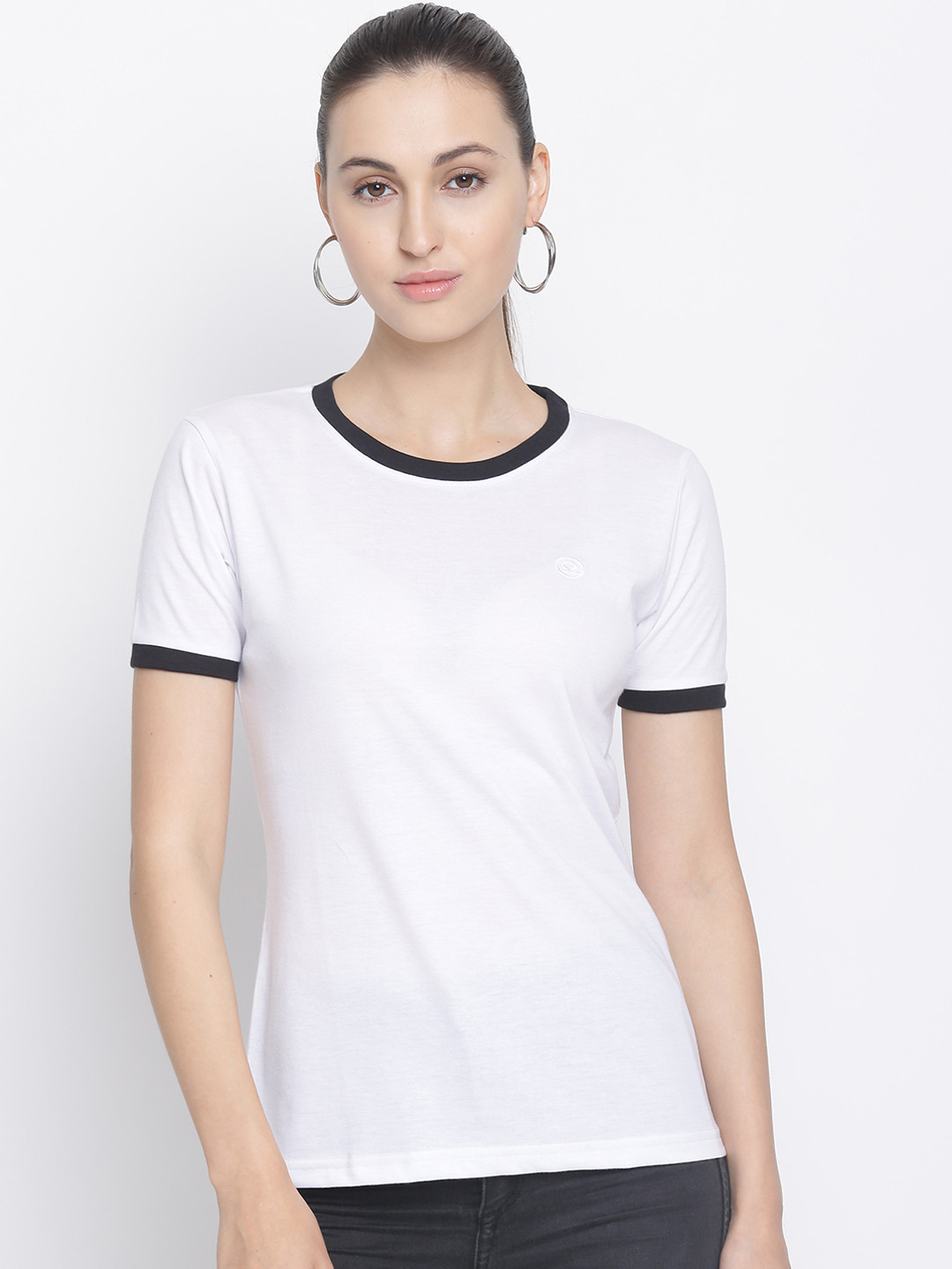 

CHKOKKO Women White Solid Round Neck T-shirt