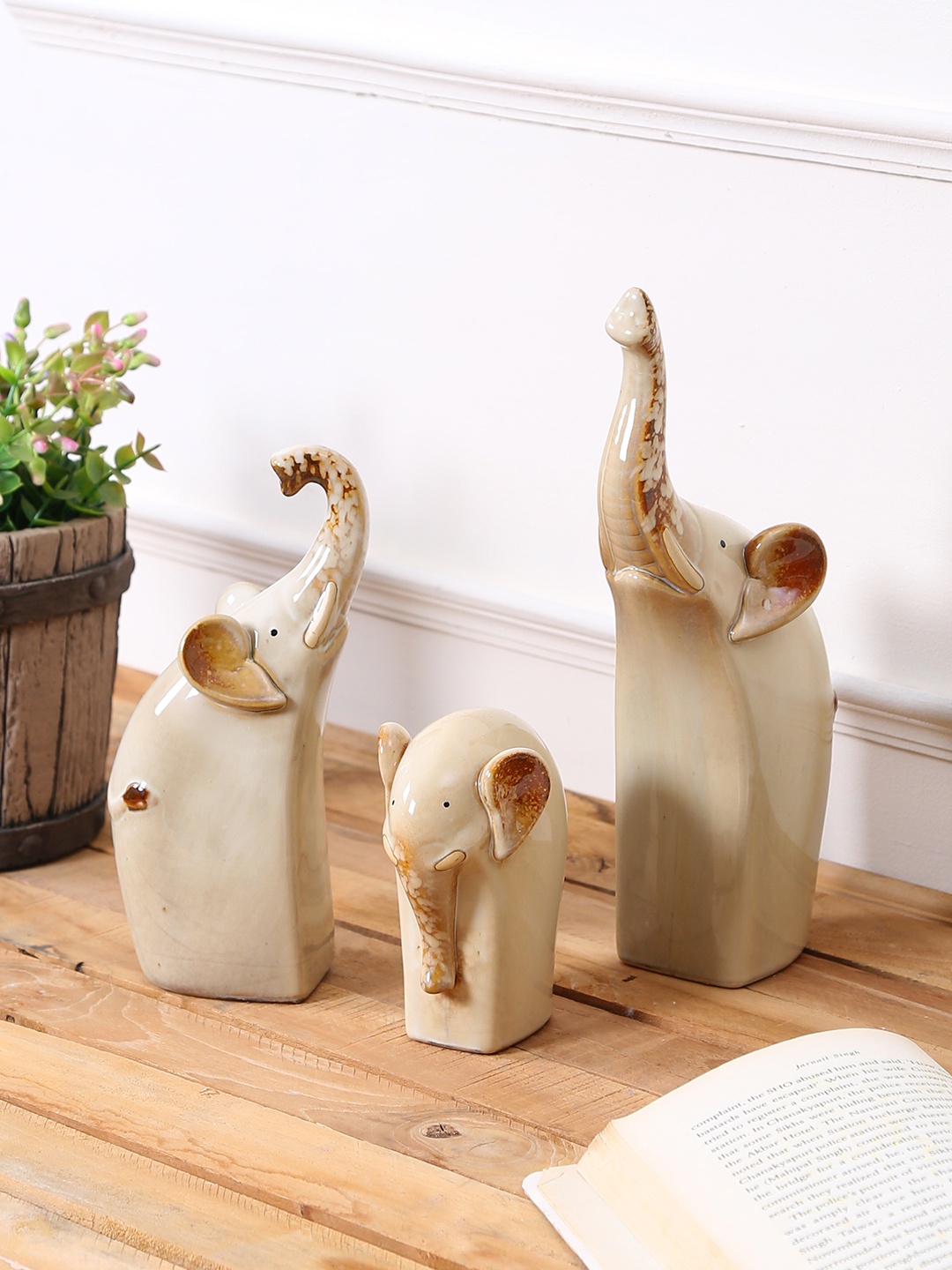 

TAYHAA Set of 3 Beige Elephant Ceramic Showpiece