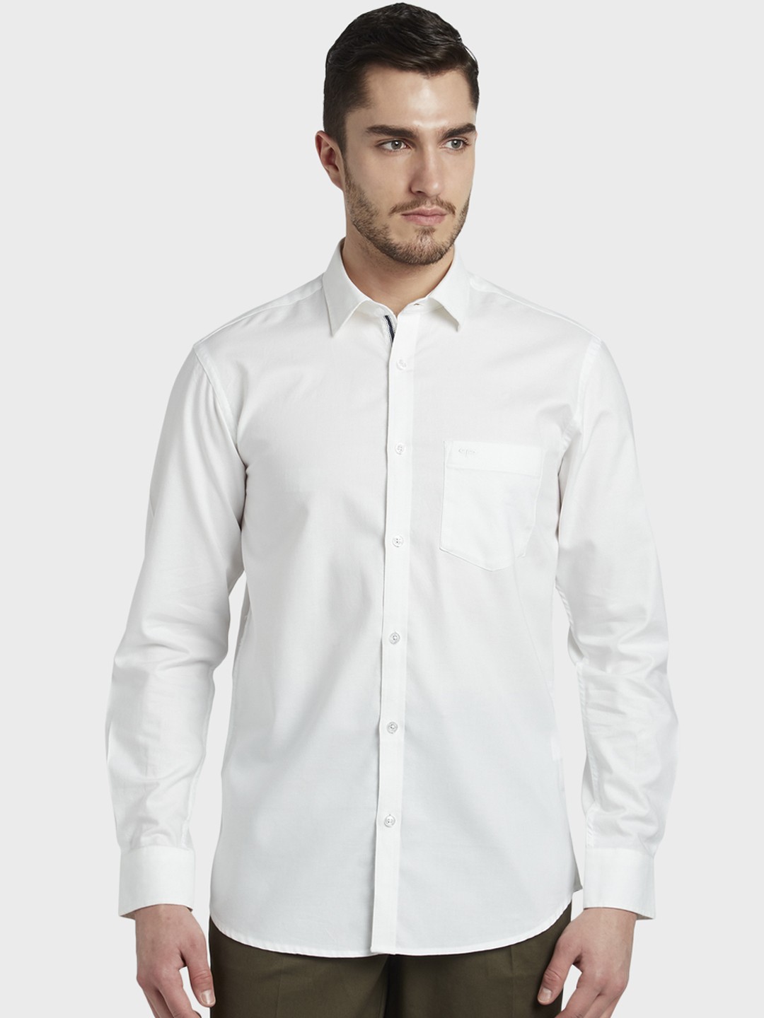 

ColorPlus Men White Tailored Fit Solid Casual Shirt
