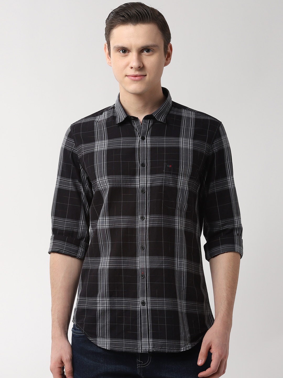 

Peter England Casuals Men Black & White Slim Fit Checked Casual Shirt