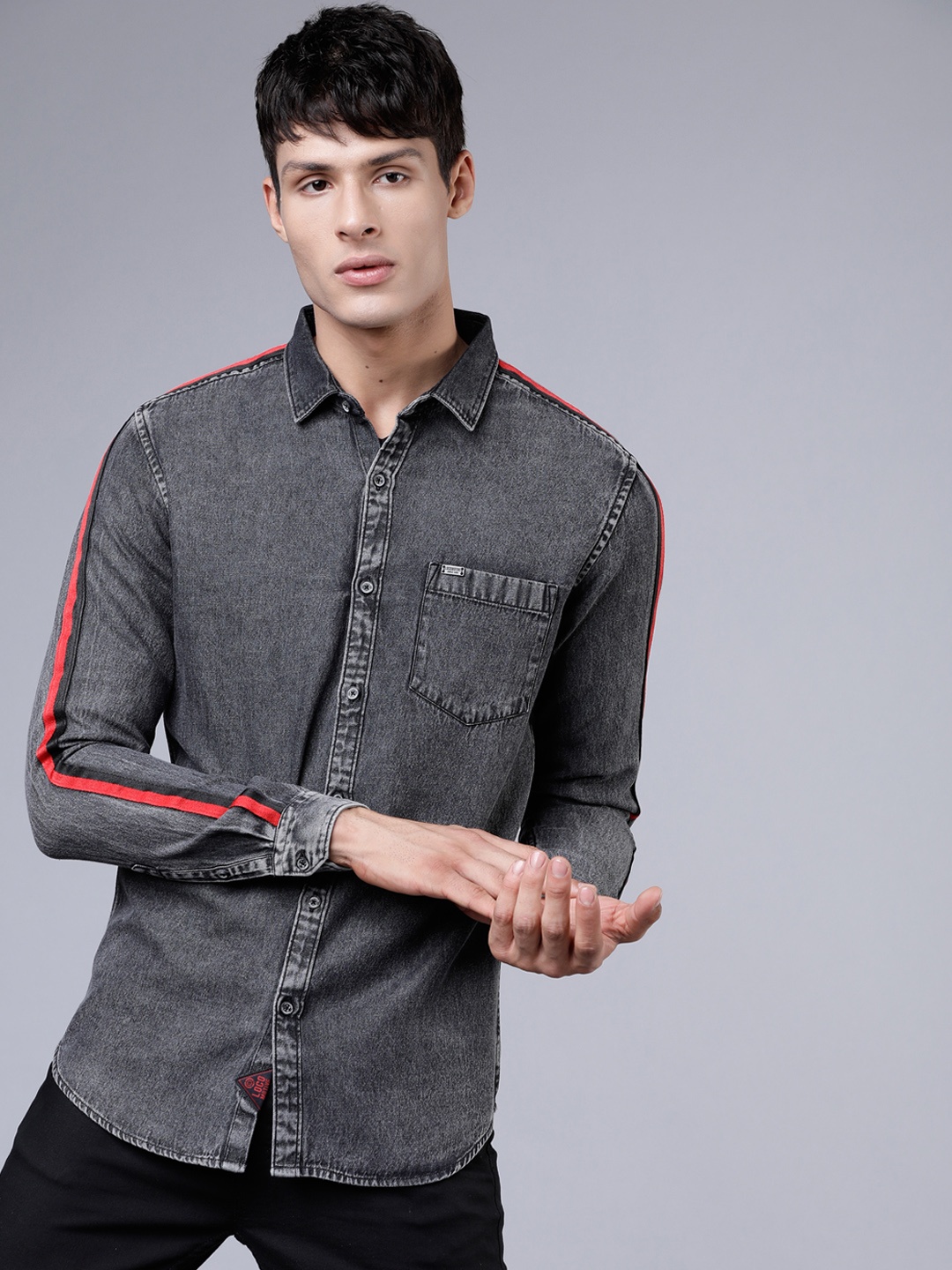 

LOCOMOTIVE Men Charcoal Grey Slim Fit Faded Casual Shirt