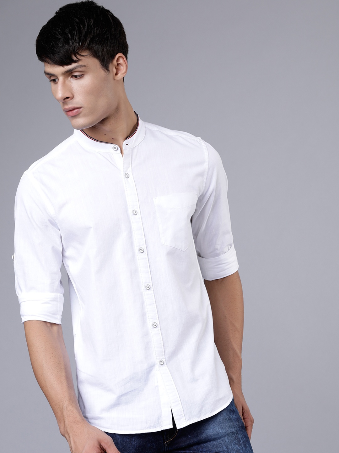 

LOCOMOTIVE Men White Slim Fit Solid Casual Shirt