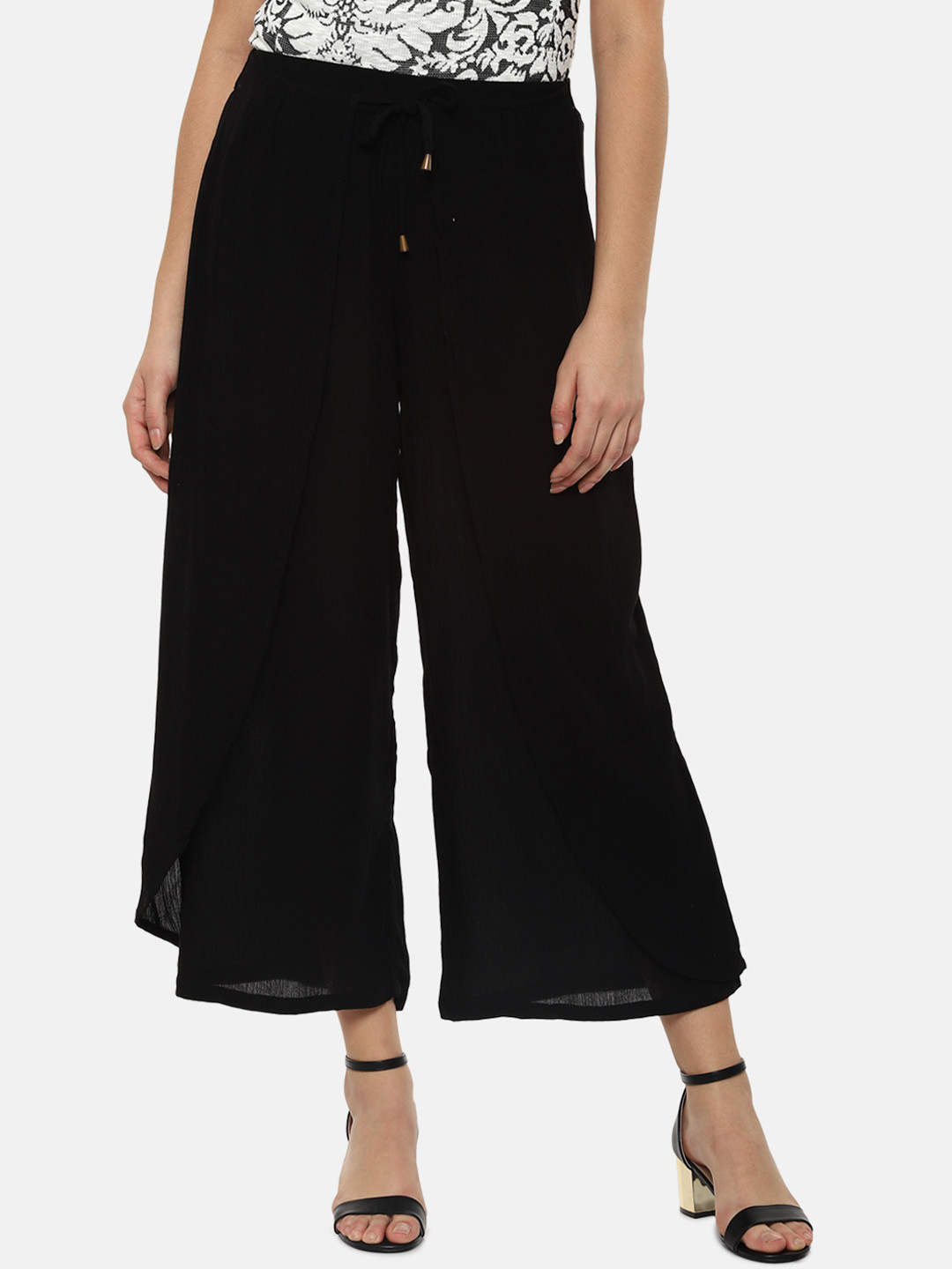

People Women Black Regular Fit Solid Cropped Culottes