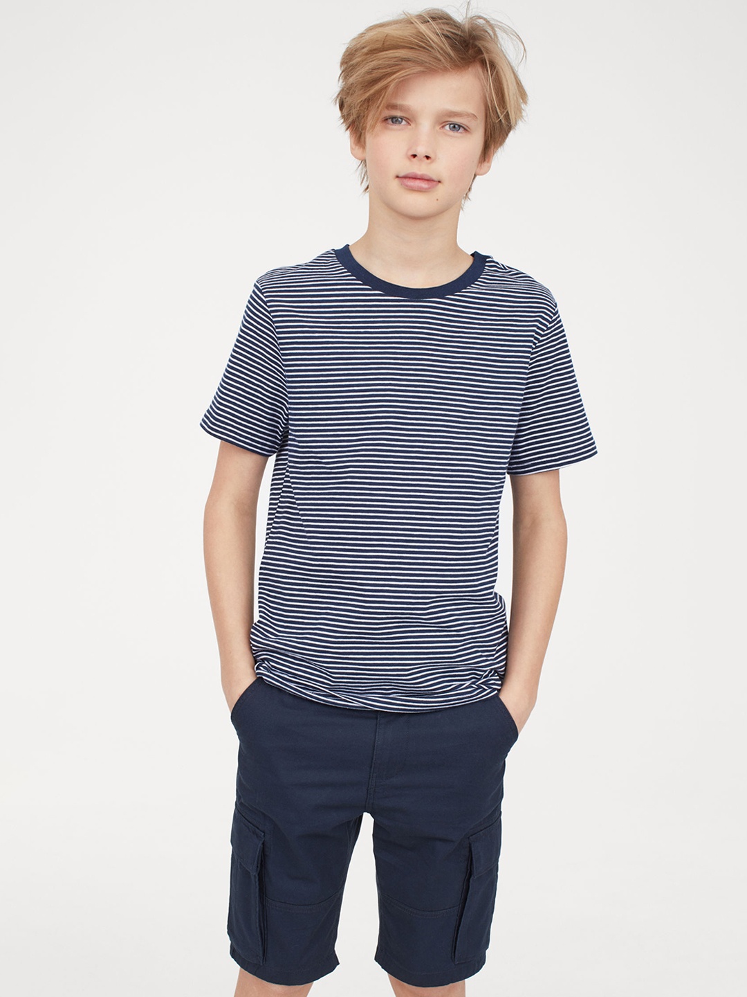 

H&M Boys Blue Solid Cargo shorts