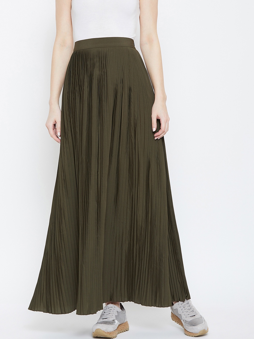 

Berrylush Women Olive Green Solid Flared Maxi Skirt