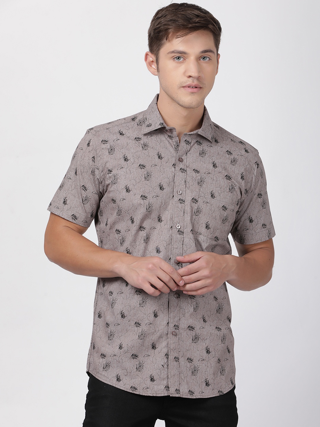 

Zeal Men Grey & Black Slim Fit Printed Casual Shirt