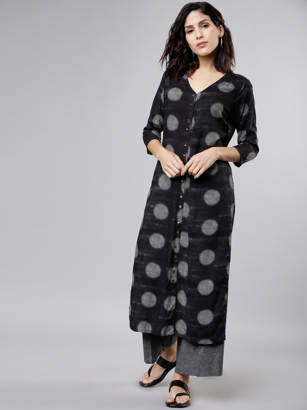 

Vishudh Women Black & Grey Striped Straight Kurta