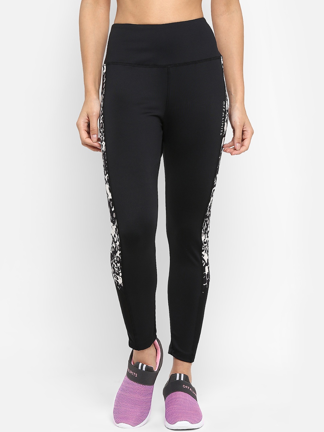 

OFF LIMITS Women Black Solid Tights