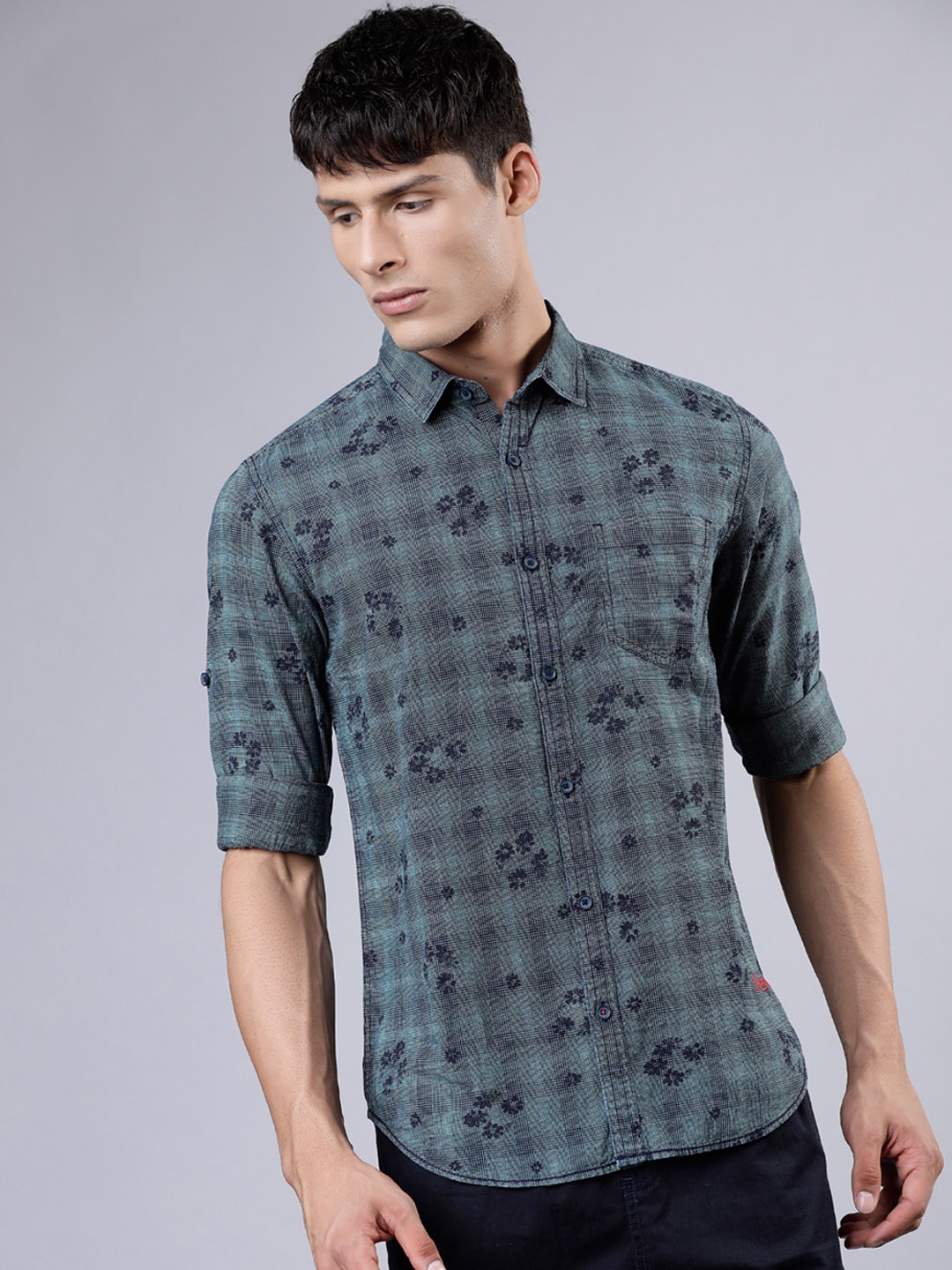 

LOCOMOTIVE Men Blue Slim Fit Checked Casual Shirt