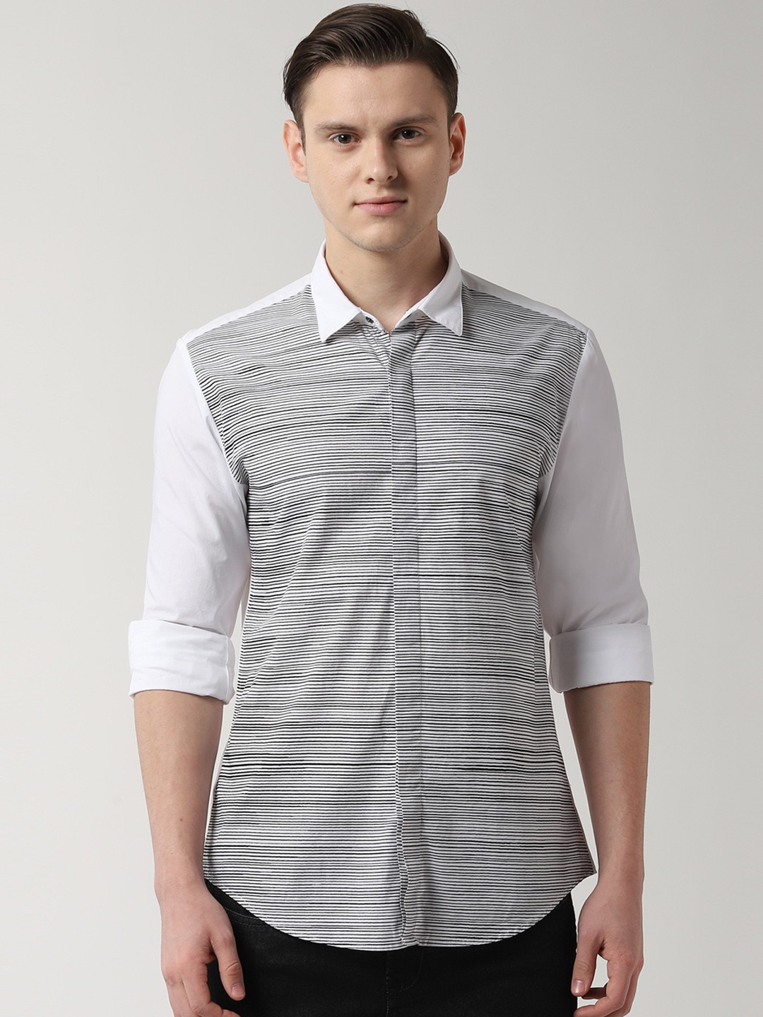 

Peter England Casuals Men White & Black Slim Fit Striped Casual Shirt