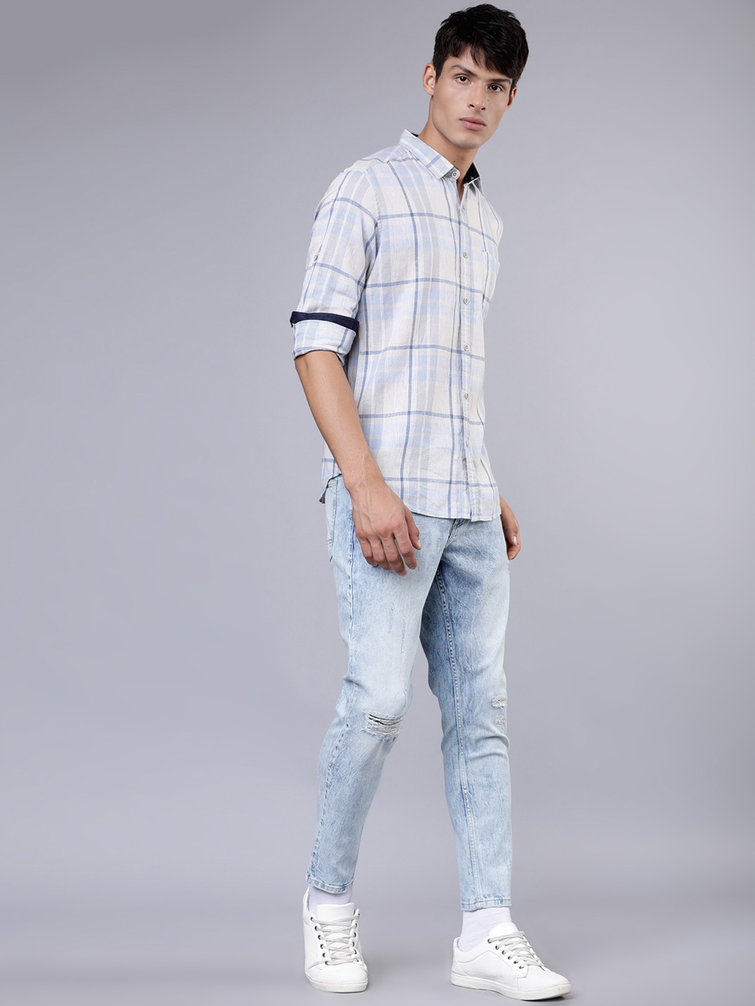 

HIGHLANDER Men Blue Tapered Fit Mid-Rise Mildly Distressed Stretchable Jeans