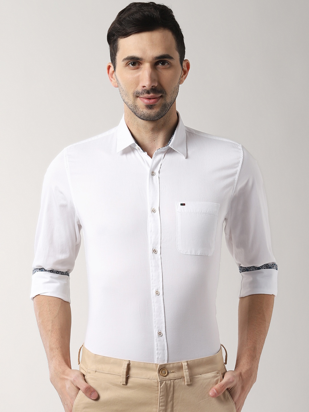 

Peter England Casuals Men White Slim Fit Solid Semiformal Shirt