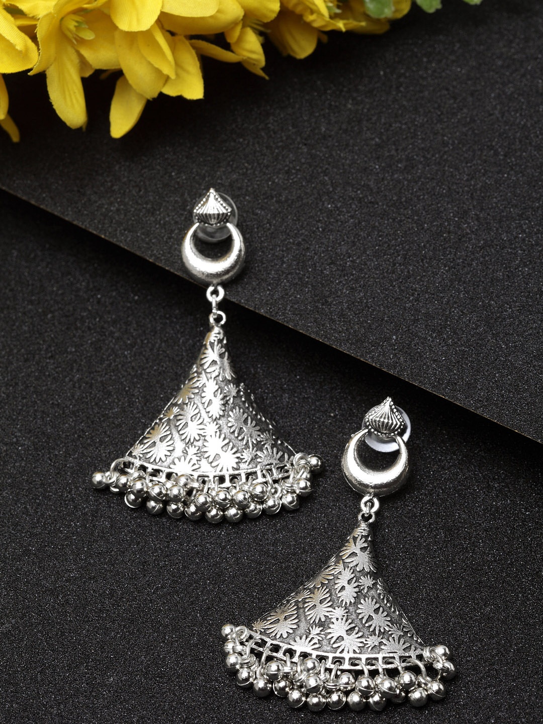 

Moedbuille Silver-Toned Contemporary Drop Earrings
