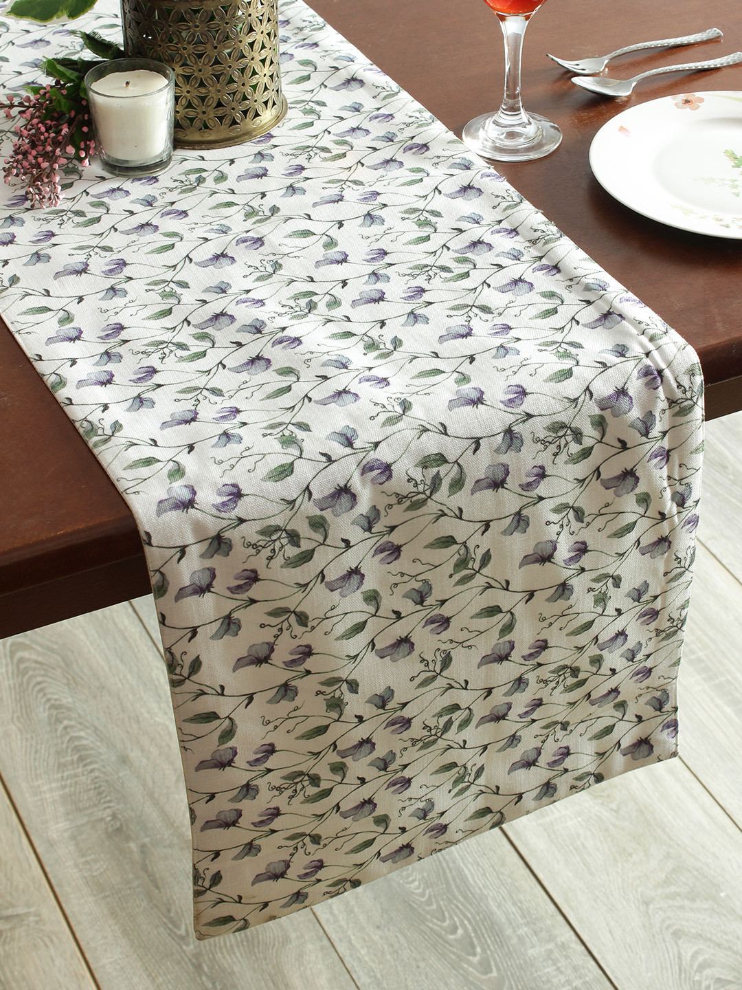 

Soumya Off-White & Green Printed 200TC 6-Seater Table Runner