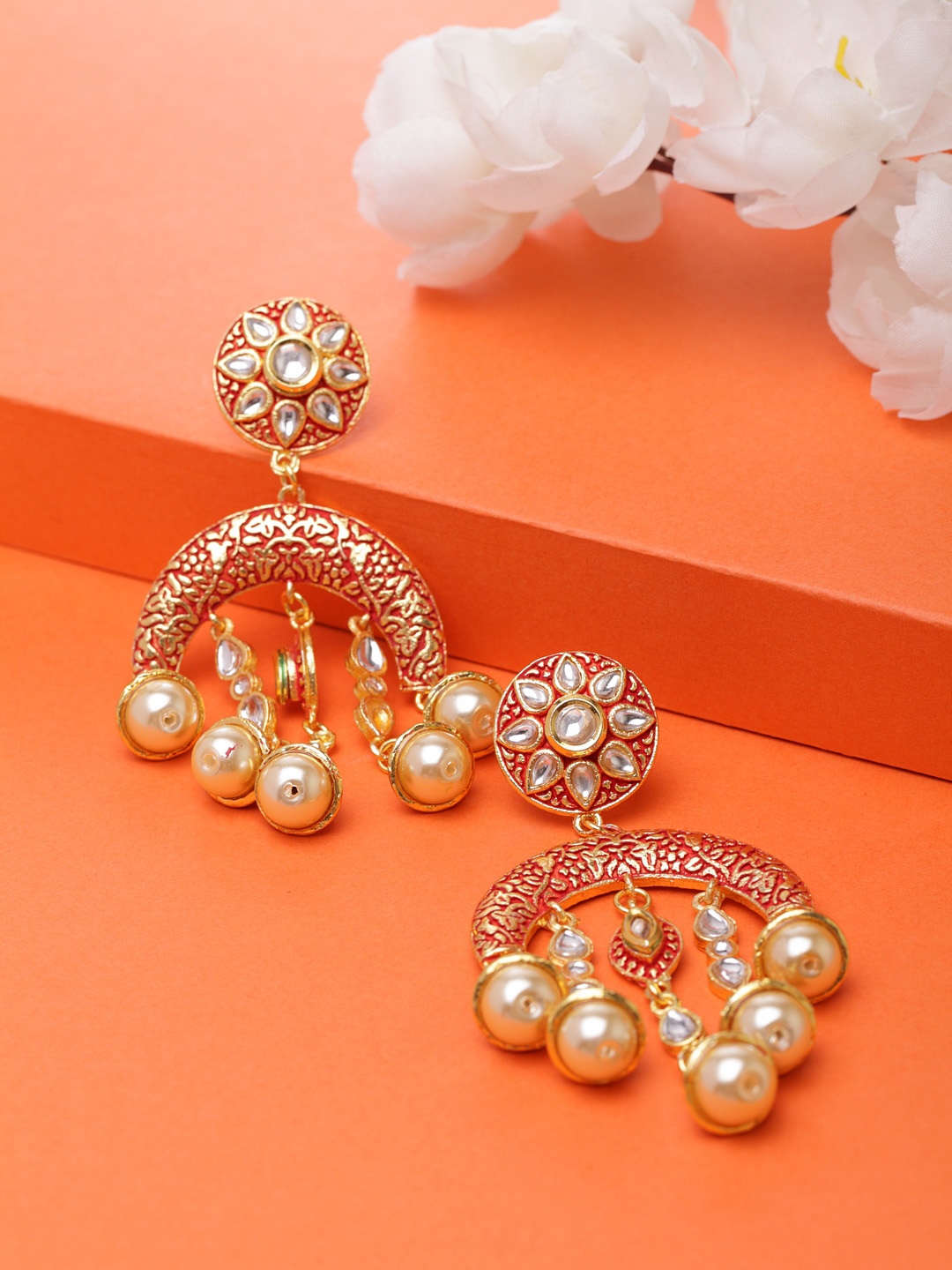 

Moedbuille Red & Gold-Toned Teardrop Shaped Drop Earrings