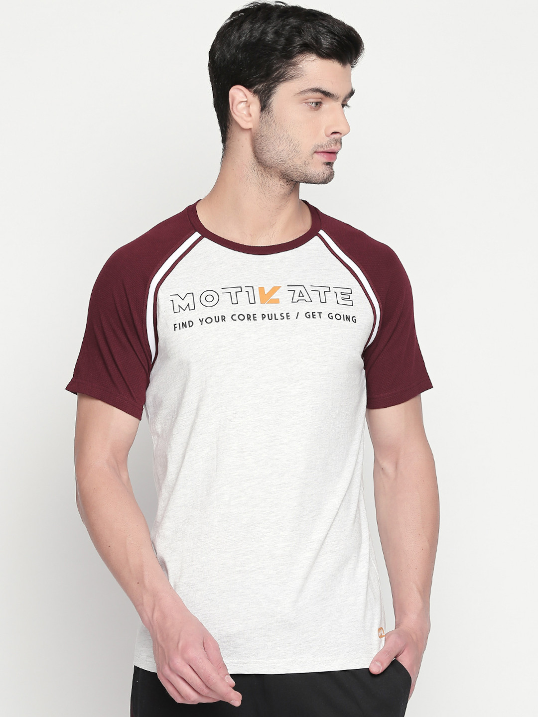 

Ajile by Pantaloons Men White & Maroon Printed Round Neck T-shirt