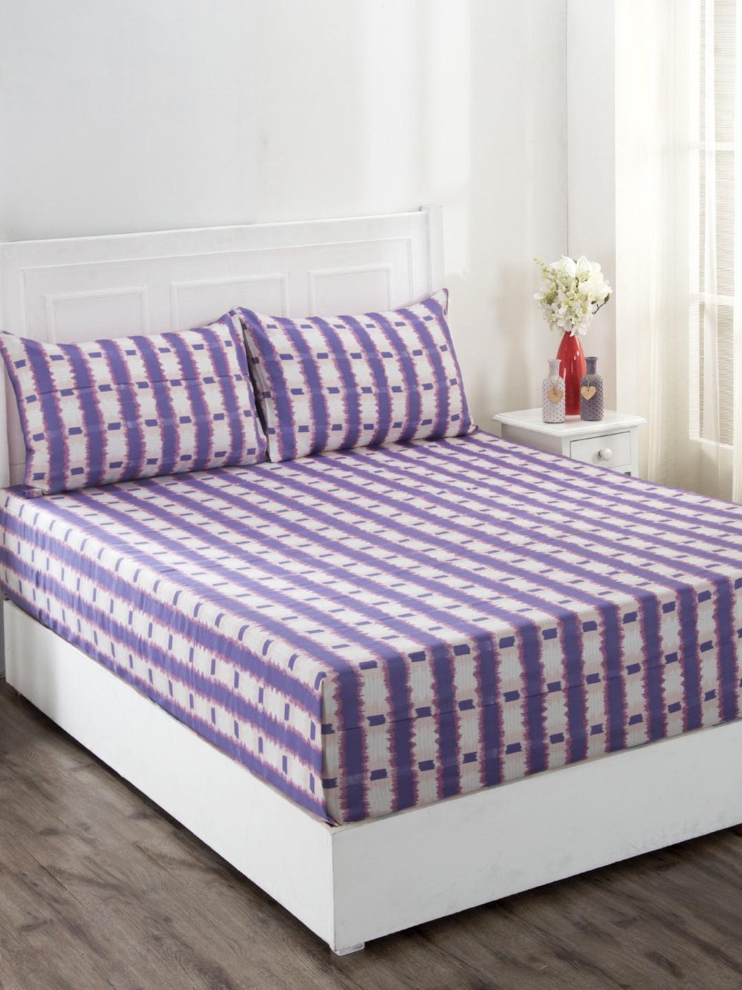 

MASPAR Purple & White Geometric 210 TC Cotton 1 King Bedsheet with 2 Pillow Covers