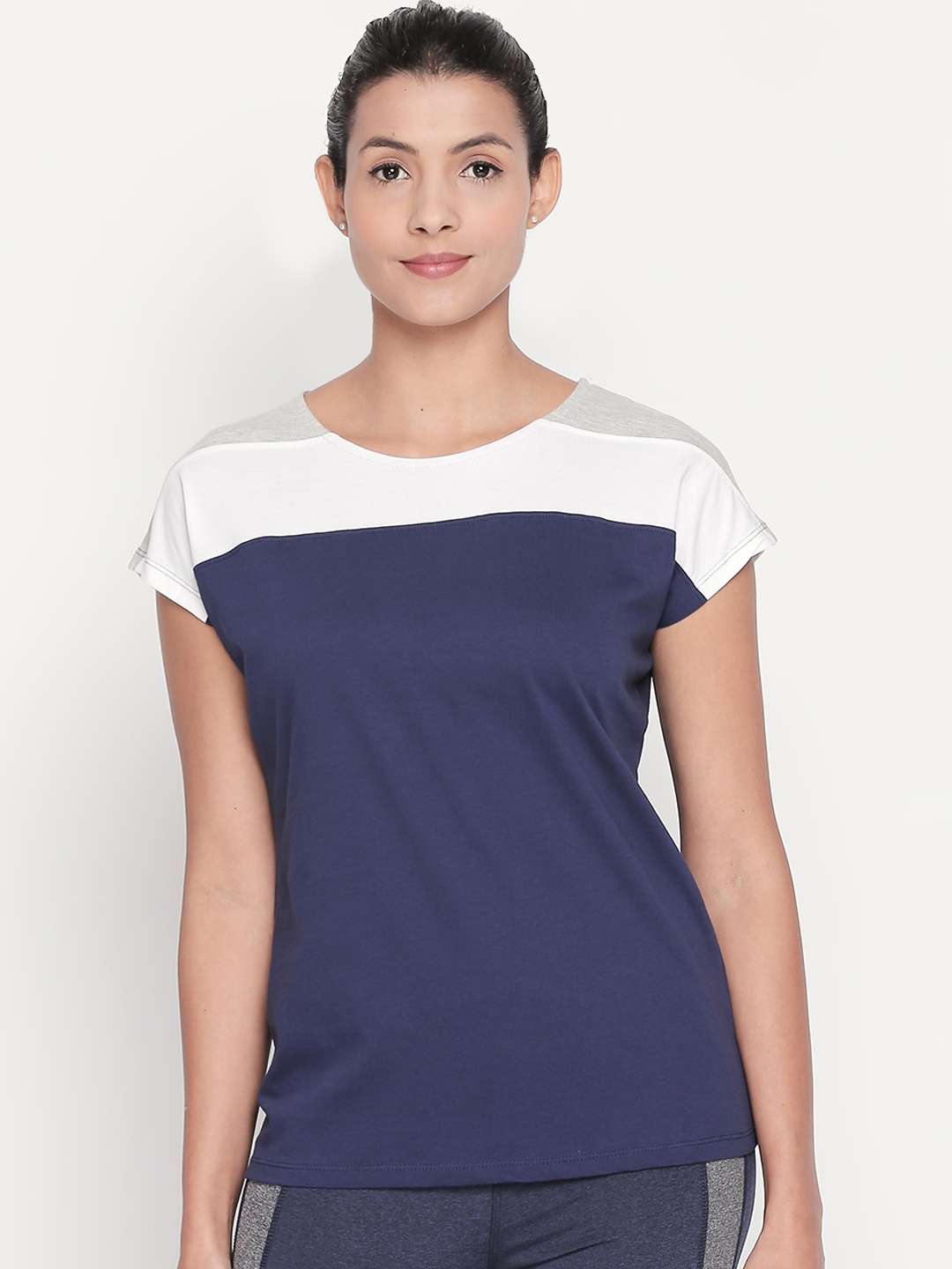 

Ajile by Pantaloons Women Navy Blue & White Colourblocked Round Neck T-shirt