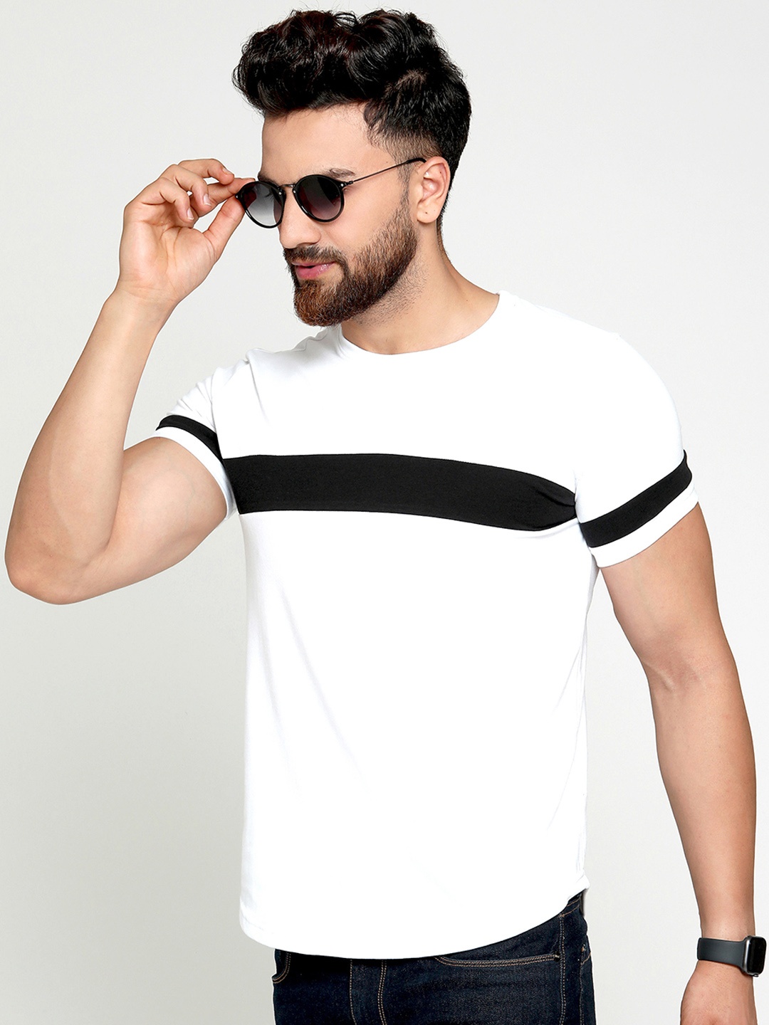 

GESPO Men White Solid Round Neck T-shirt