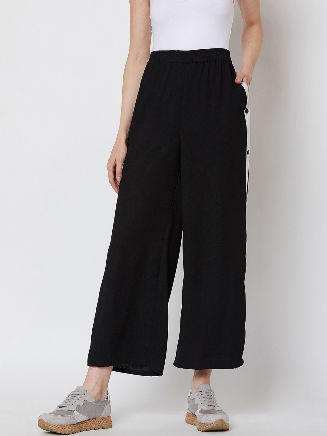 

Nun Women Black Loose Fit Solid Culottes