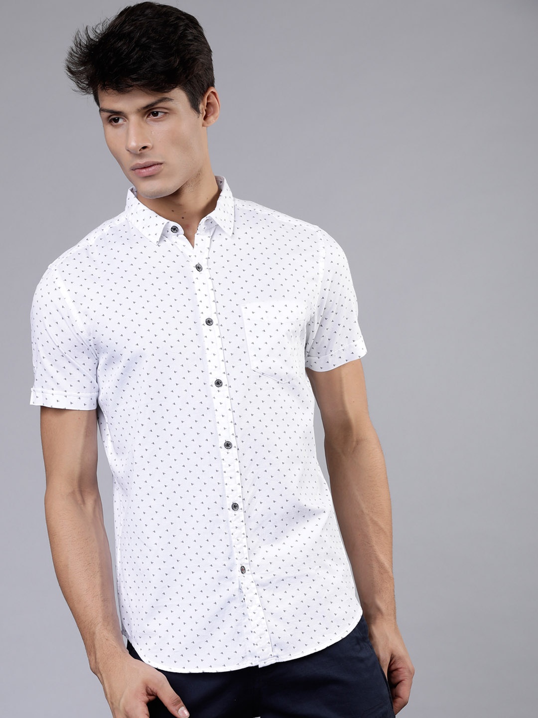 

LOCOMOTIVE Men White Slim Fit Printed Casual Shirt