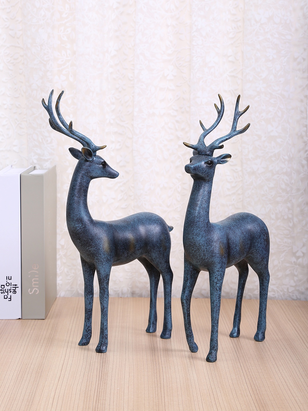 

TAYHAA Set of 2 Blue Poised Reindeers Figurine