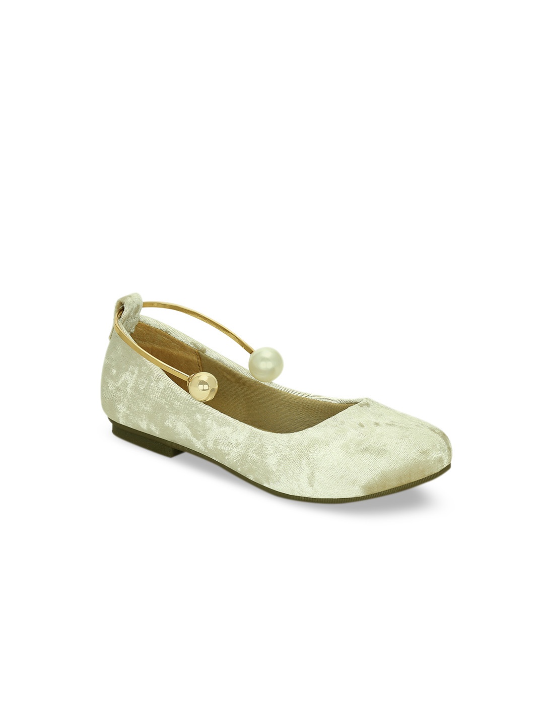 

Get Glamr Women Gold-Toned Solid Ballerinas