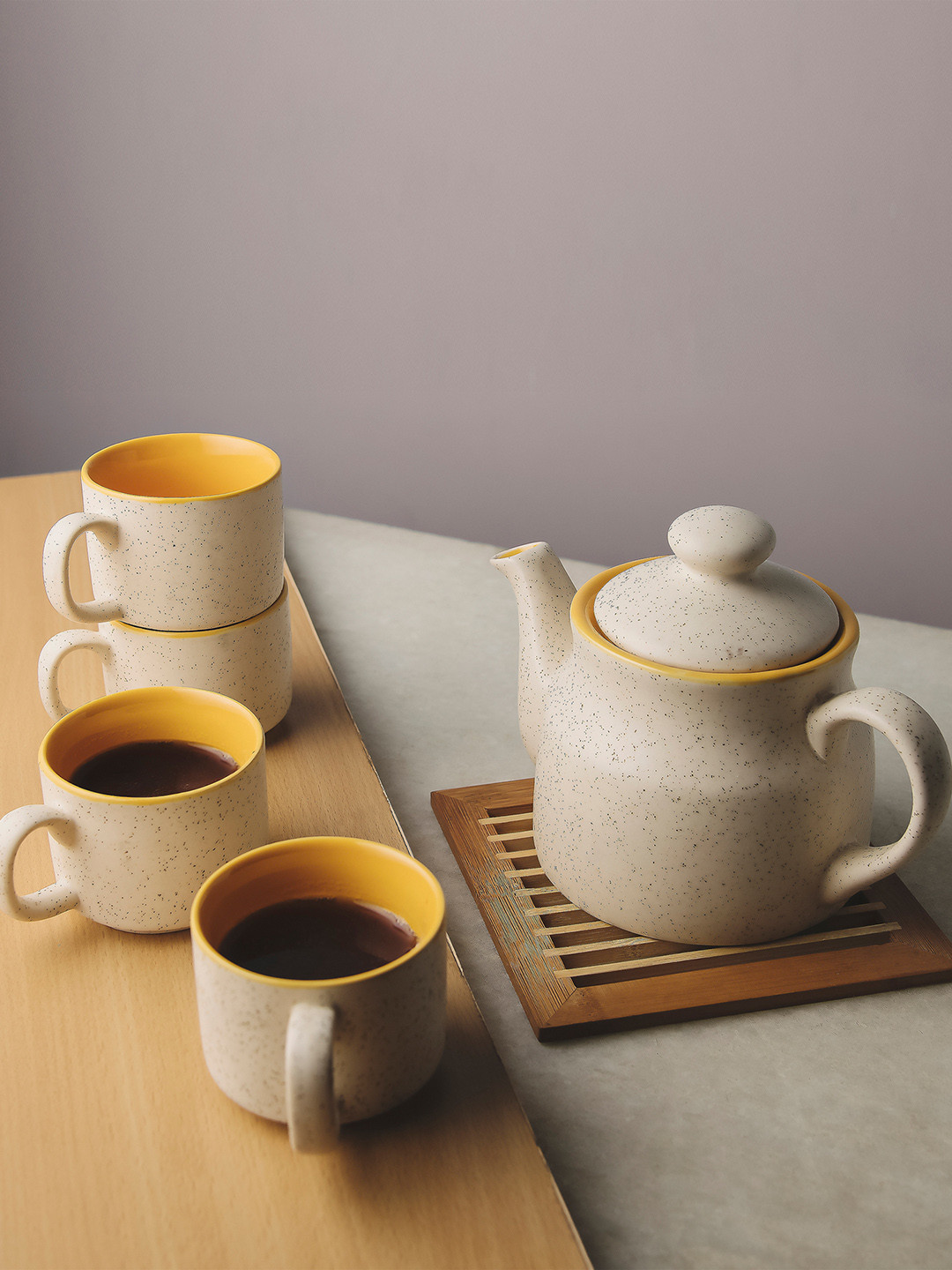 

Homesake White Ceramic Tea Pot With 4 Cups