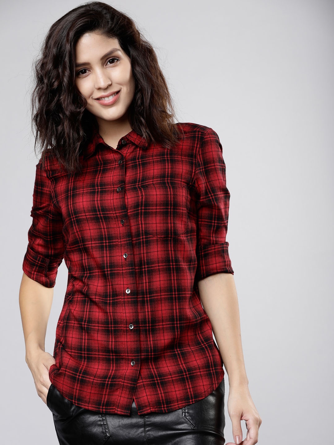 

Tokyo Talkies Women Red & Black Regular Fit Checked Casual Shirt