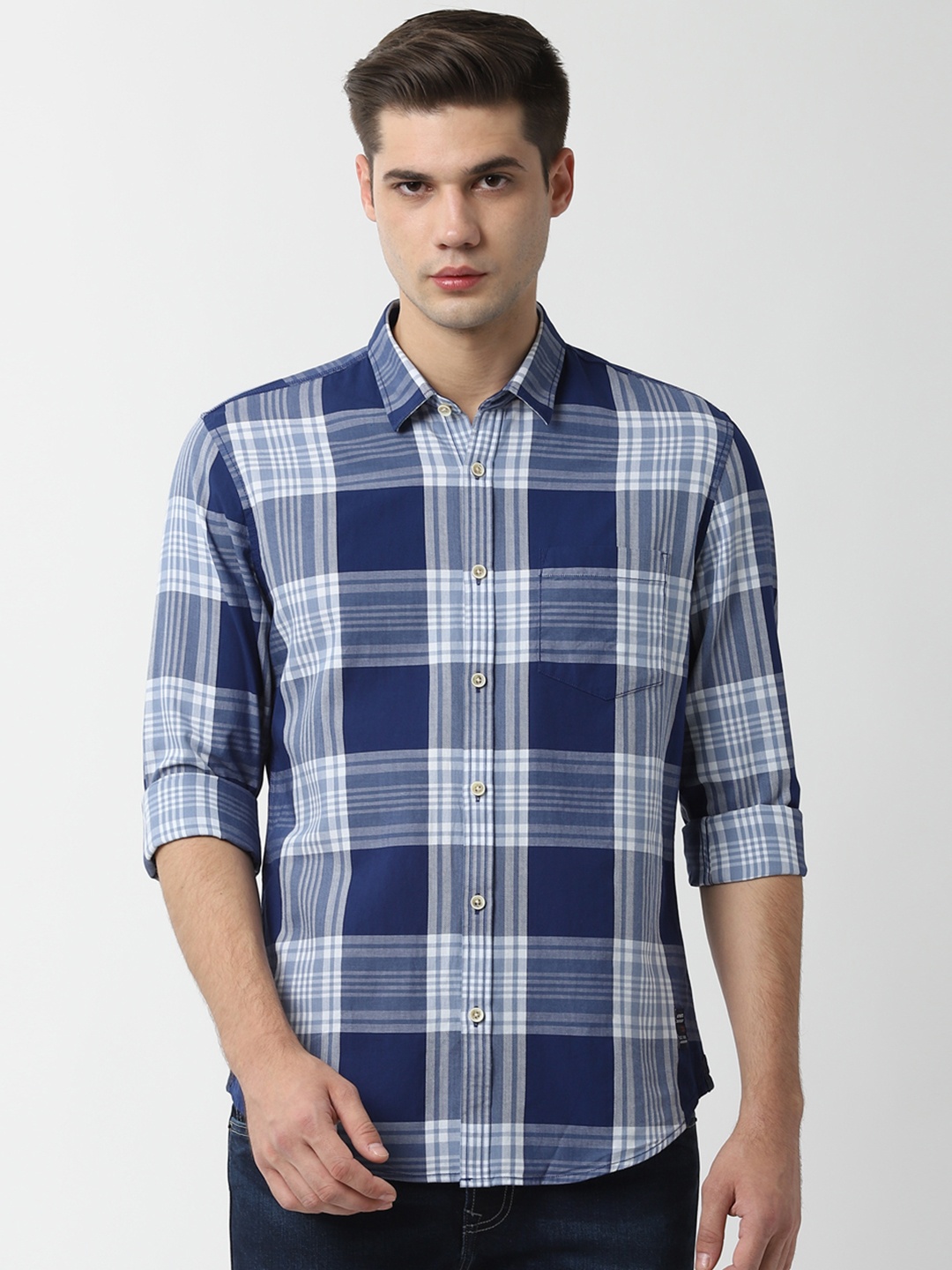 

Peter England Casuals Men Blue & White Slim Fit Checked Casual Shirt