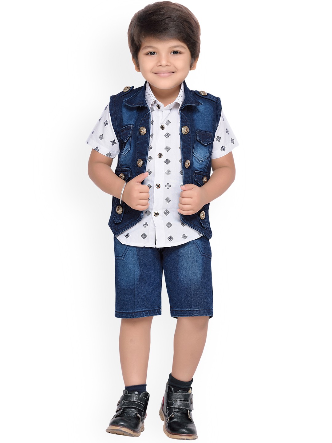 

Kidling Boys White & Navy Blue Printed Shirt with Shorts & Waistcoat