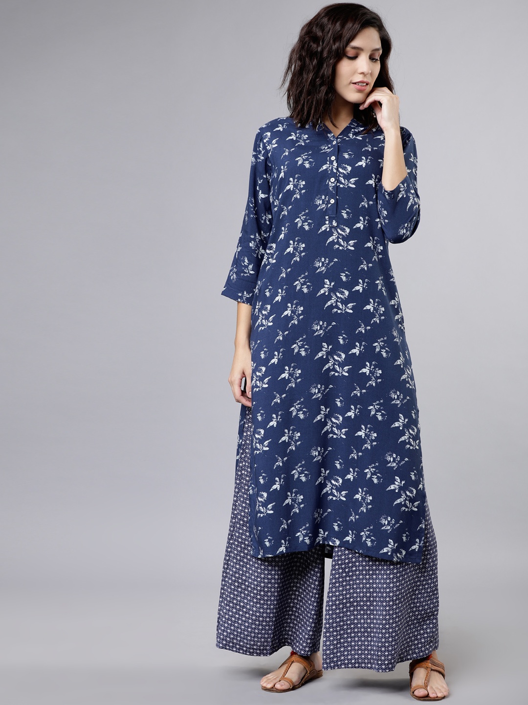 

Vishudh Women Navy Blue & White Printed Kurta with Palazzos