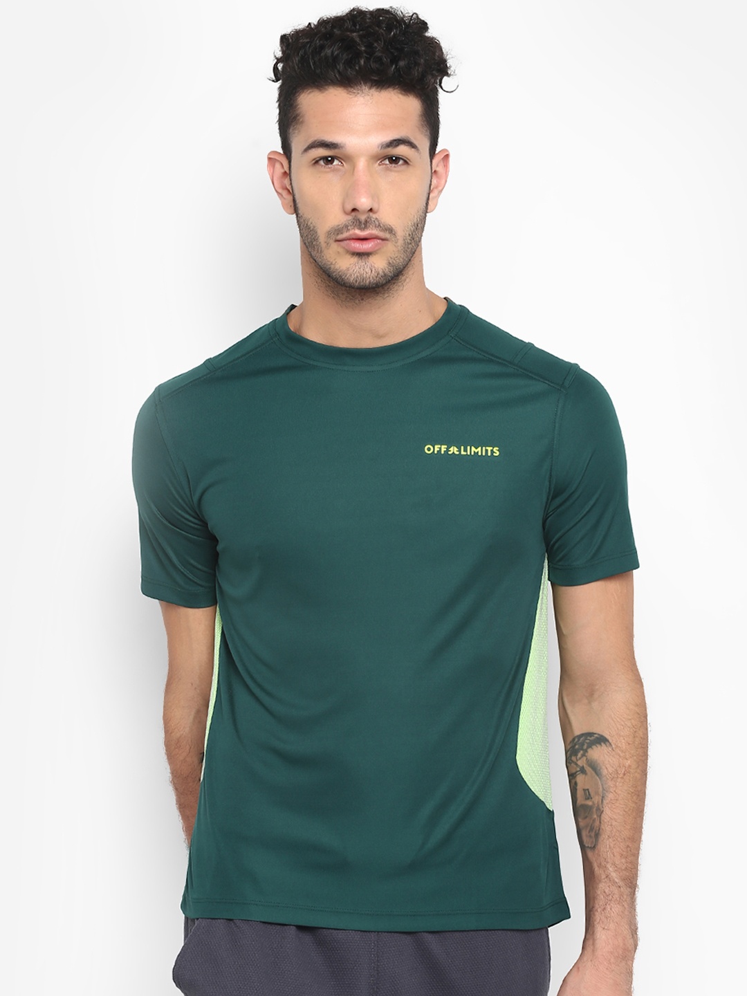 

OFF LIMITS Men Green Solid Round Neck T-shirt