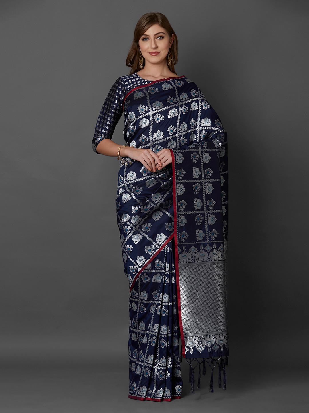 

Mitera Navy Blue & Grey Silk Blend Woven Design Kanjeevaram Saree