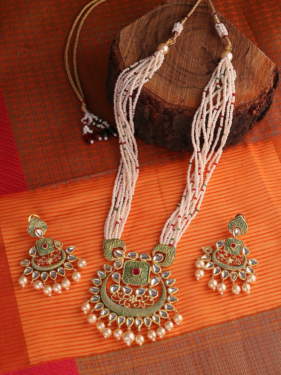 

Shoshaa Women Green & Off-White Handcrafted Enamelled Jeweller Set