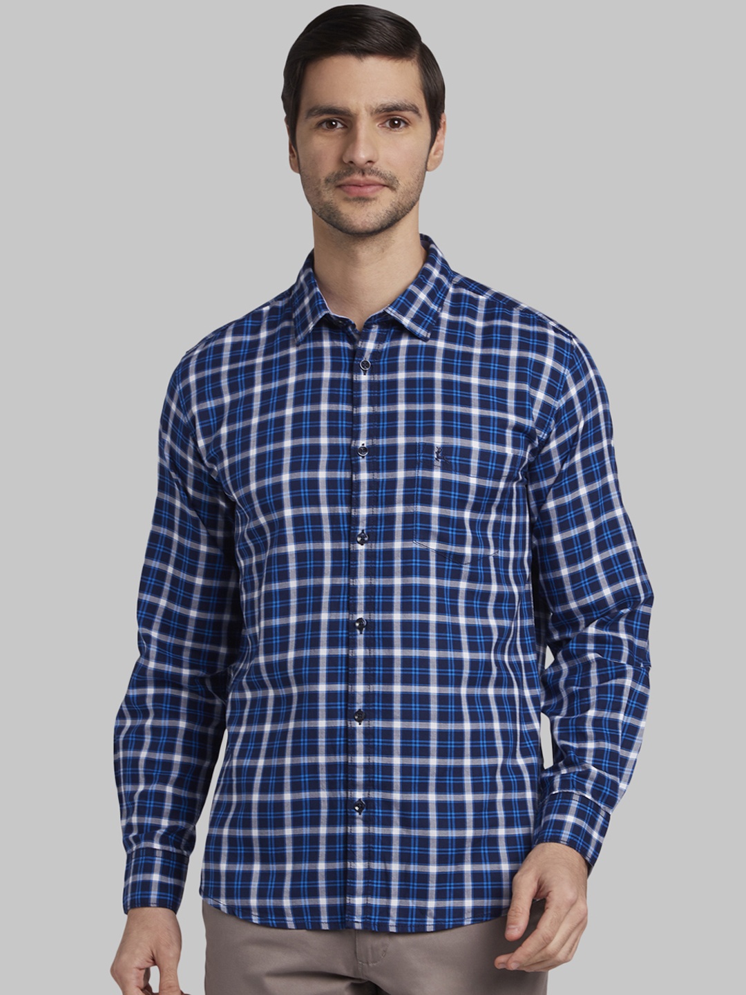 

Parx Men Navy Blue & Off-White Slim Fit Checked Casual Shirt