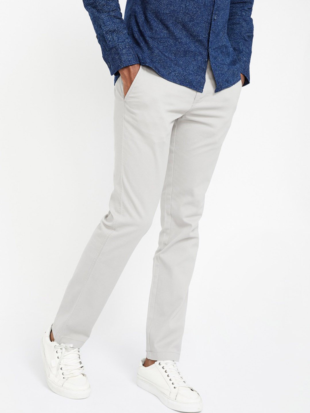

CODE by Lifestyle Men Off-White Slim Fit Solid Chinos