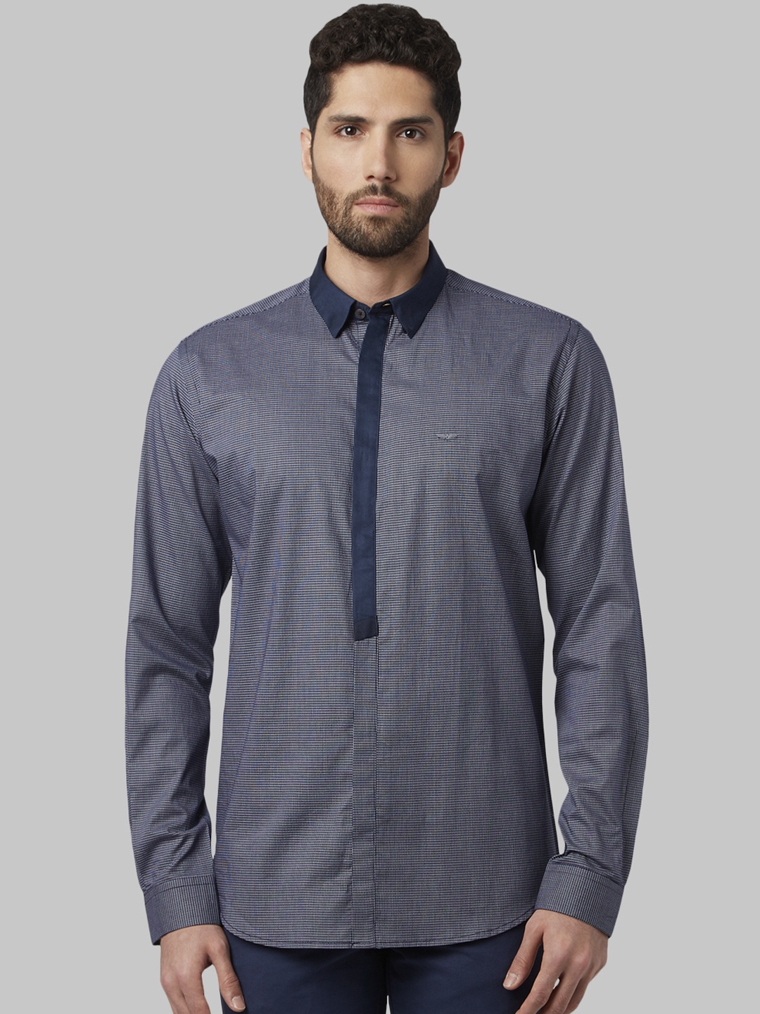 Park Avenue Men Blue & White Slim Fit Checked Casual Shirt