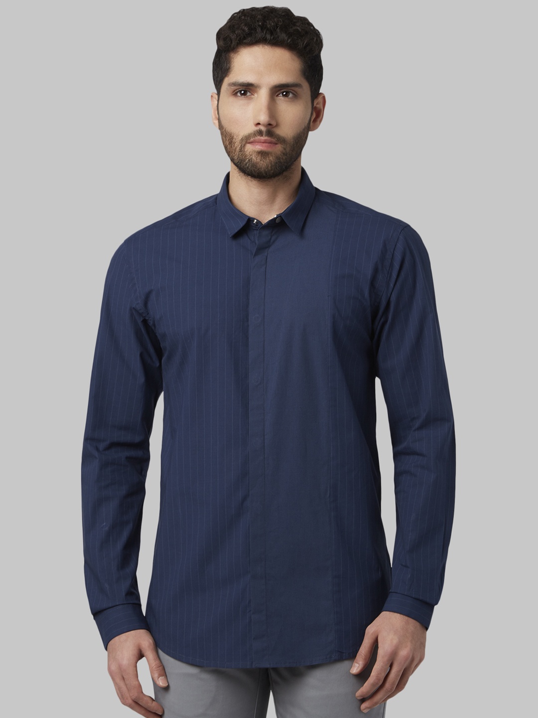 

Park Avenue Men Blue Slim Fit Striped Casual Shirt