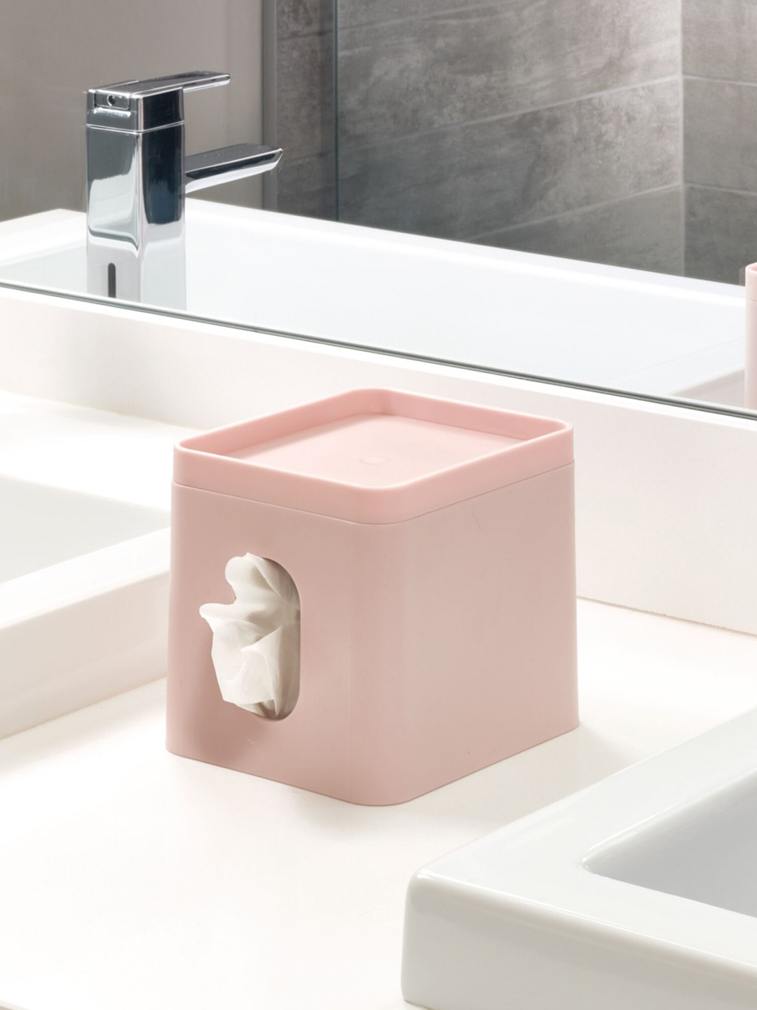 

INTERDESIGN Pink Plastic Tissue Holder With Tray